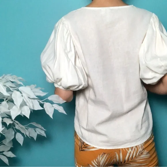 ⭐️NEW⭐️Versona White Linen Puff Sleeve Top - Picture 2 of 11